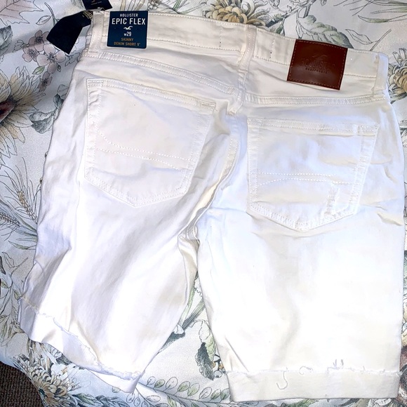 Hollister destructed Jean shorts - Picture 2 of 3